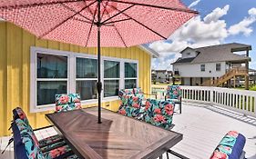 Lively Galveston Home With Deck And Beach Views!